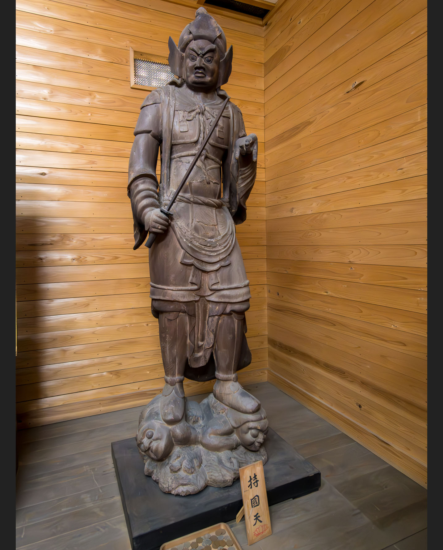 画像 木造持国天立像タテ型画像